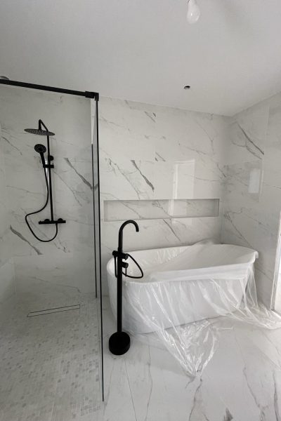 niche_au_dessus_d_une_baignoire_ilot-cf91b71c-1920w